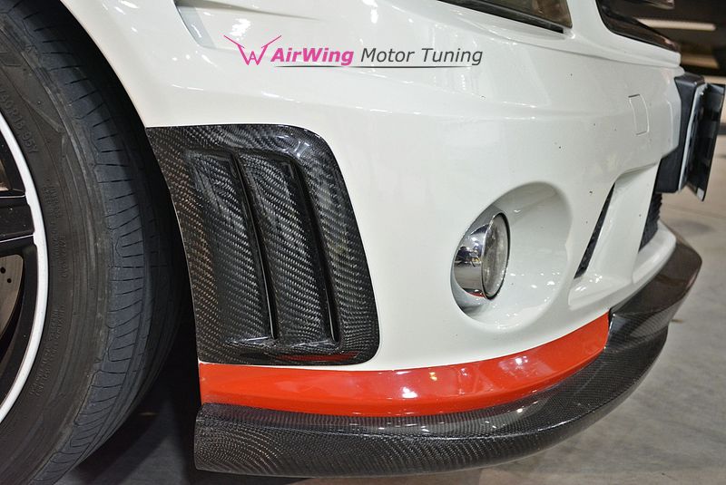 W204 C63 AMG - AirWing Carbon Side Vent grille set 1